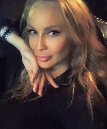 Страстная брюнетка с шикарной фигурой приглашает тебя на незабываемое свидание. Встреча со мной будет полна страсти, нежности и удовольствия. Звони, не упусти шанс! 2401, 35 лет